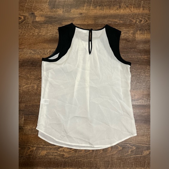 New York & Company Tank Top Small White & Black Sleeveless Keyhole Size M NWT - Picture 3 of 4